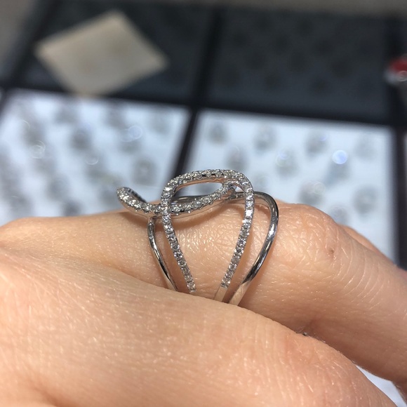 Beautiful diamond ring new! - Picture 4 of 4